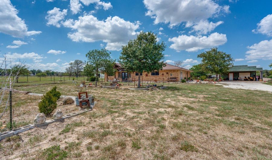 300 County Road 324, Adkins, TX 78101 - 5 Beds, 0 Bath