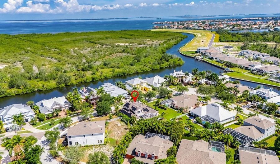 824 ISLEBAY Dr, Apollo Beach, FL 33572 - 4 Beds, 4 Bath