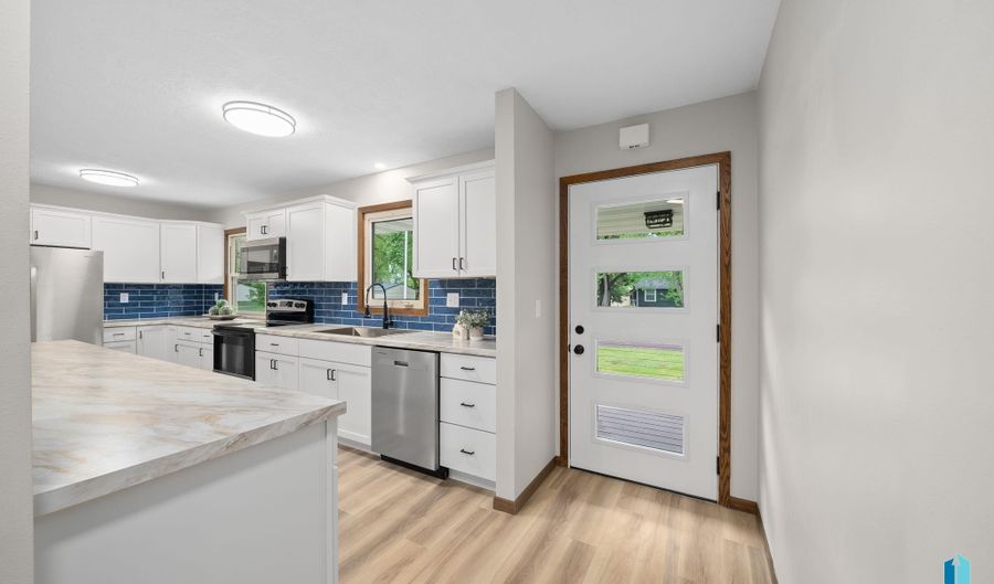 1912 E Sylvan Cir, Brandon, SD 57005 - 3 Beds, 2 Bath
