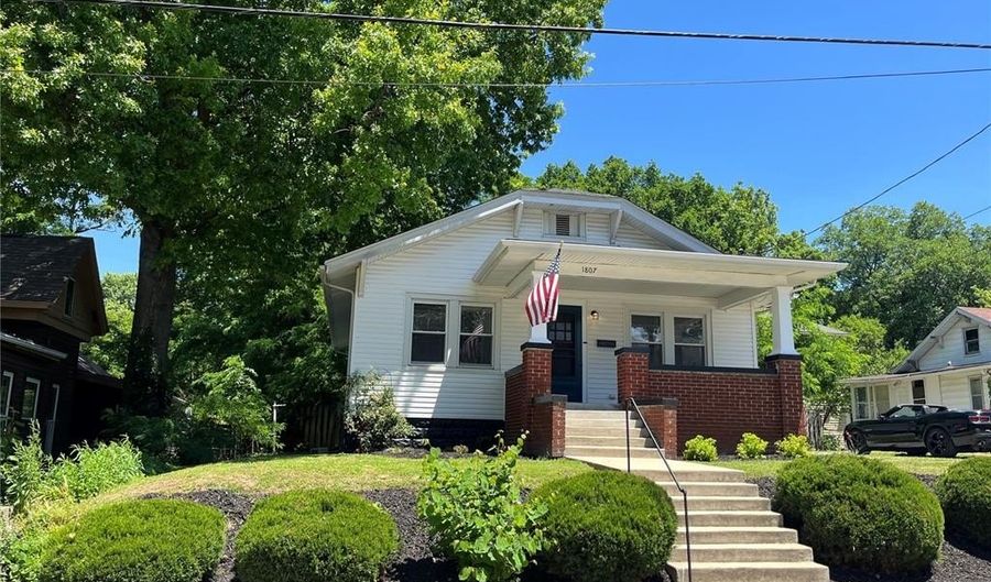 1807 Clawson St, Alton, IL 62002 - 2 Beds, 1 Bath