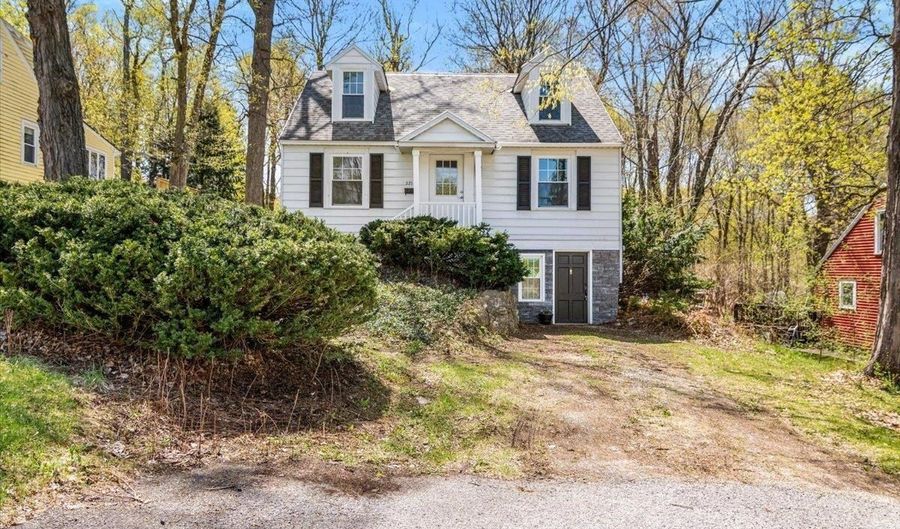 221 Grandview St, Bennington, VT 05201 - 3 Beds, 2 Bath
