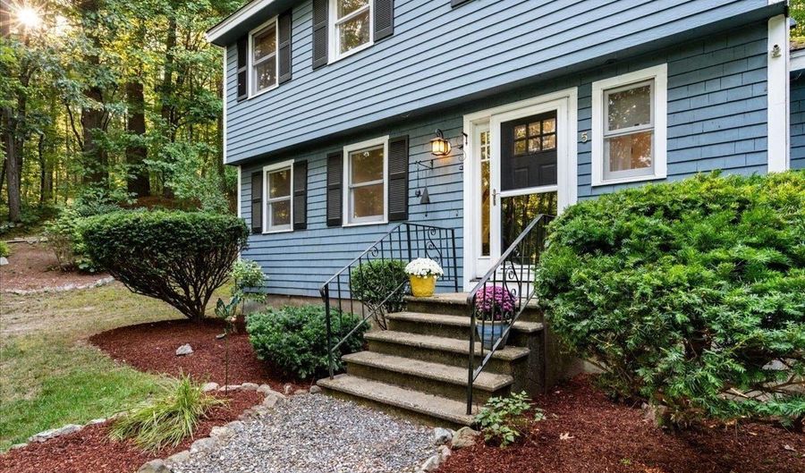 5 Hickory Hill Dr, Londonderry, NH 03053 - 3 Beds, 2 Bath