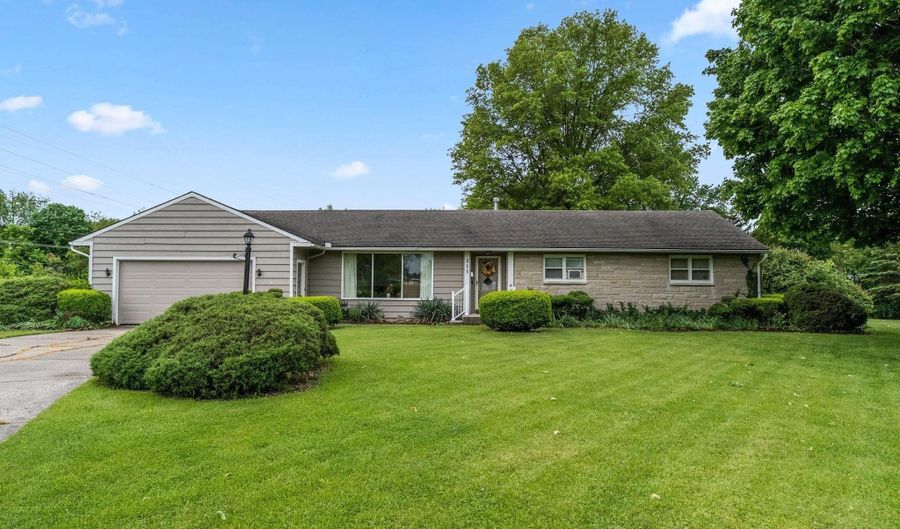 213 S Clark St, Auburn, IN 46706 - 3 Beds, 2 Bath