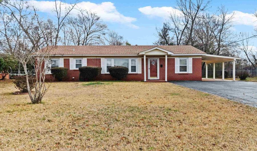 507 4th Ave, Atmore, AL 36502 - 4 Beds, 2 Bath