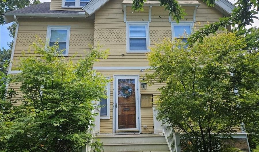 49 Merton Rd 2, Newport, RI 02840 - 2 Beds, 2 Bath