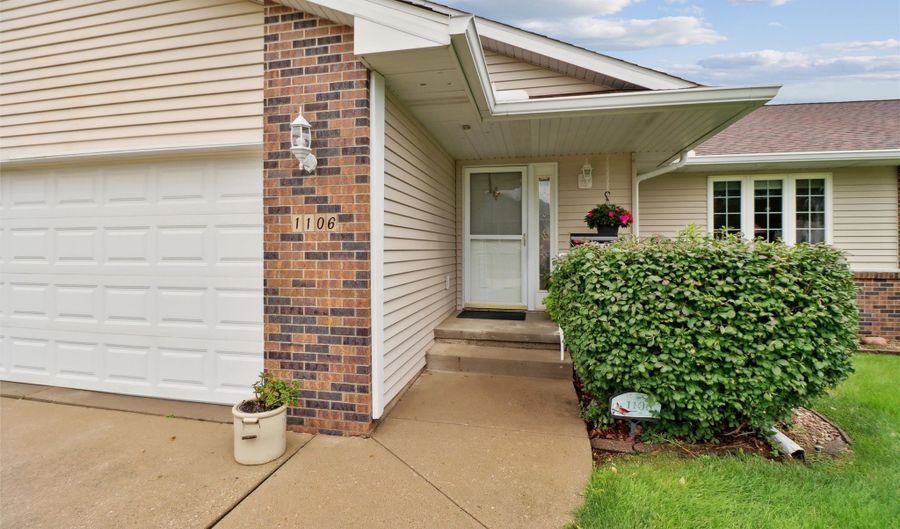 1106 Cassidy Curv, Adel, IA 50003 - 3 Beds, 3 Bath