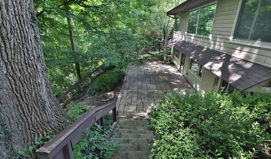 519 E Cooke Rd, Columbus, OH 43214 - 4 Beds, 2 Bath