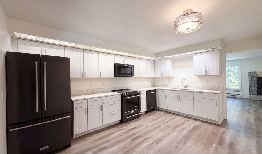 650 SW Meadow Dr 209, Beaverton, OR 97006 - 3 Beds, 2 Bath