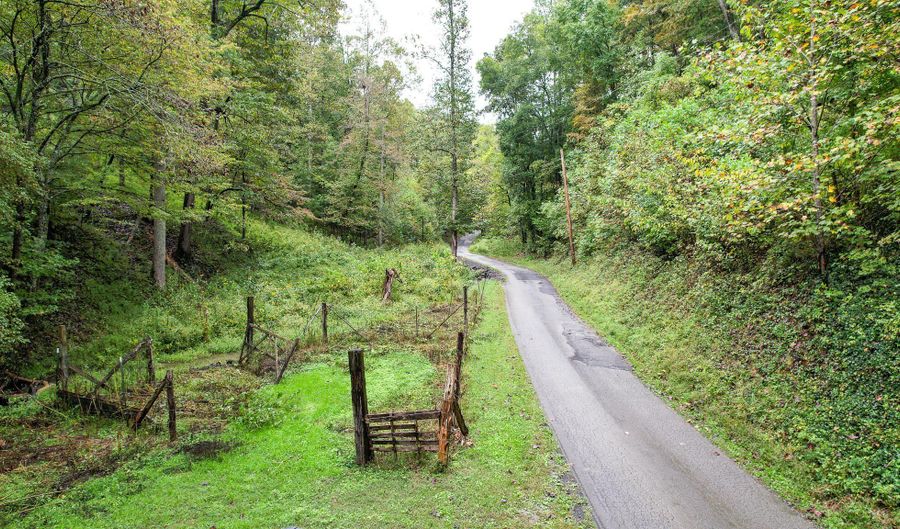 1515 Ned Clark Rd, Bean Station, TN 37708 - 2 Beds, 1 Bath