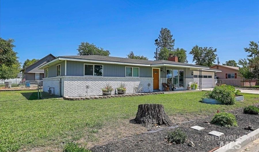 1220 Ohio Ave, Caldwell, ID 83605 - 3 Beds, 2 Bath