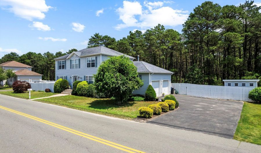 1527 Berkeley Ave, Beachwood, NJ 08722 - 3 Beds, 3 Bath