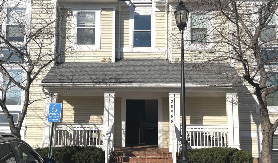 20588 CORNSTALK Ter 202, Ashburn, VA 20147 - 2 Beds, 2 Bath