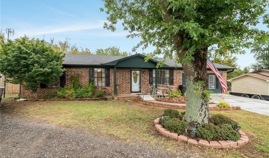 1424 Northwoods Dr, Alma, AR 72921 - 3 Beds, 2 Bath