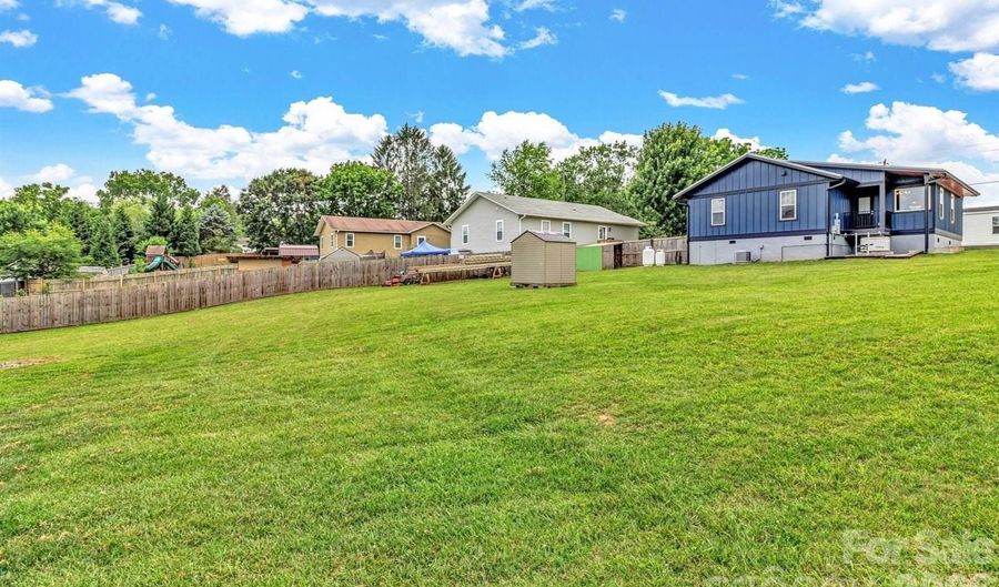 43 Pelzer St, Asheville, NC 28804 - 3 Beds, 2 Bath