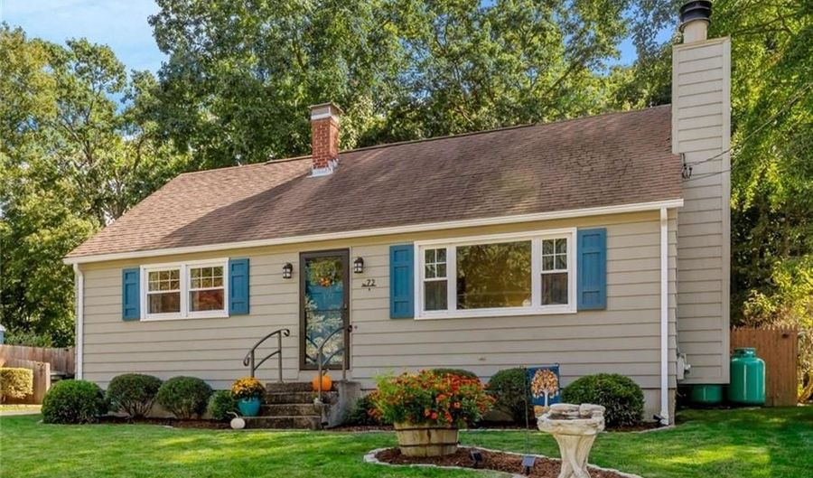 72 Windsor Park Dr, Coventry, RI 02816 - 3 Beds, 2 Bath