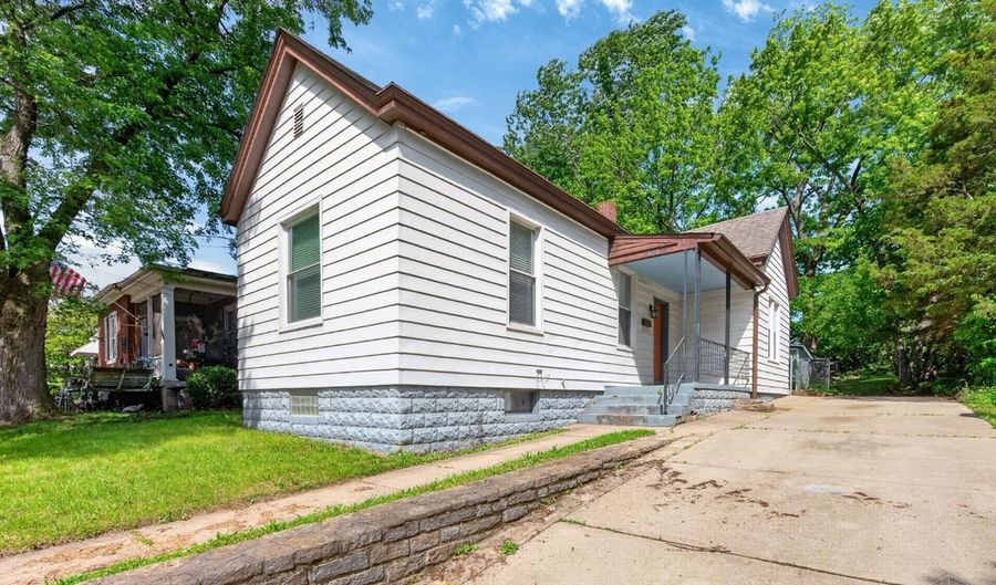 668 Elliott Ave, Arlington Heights, OH 45215 - 2 Beds, 1 Bath
