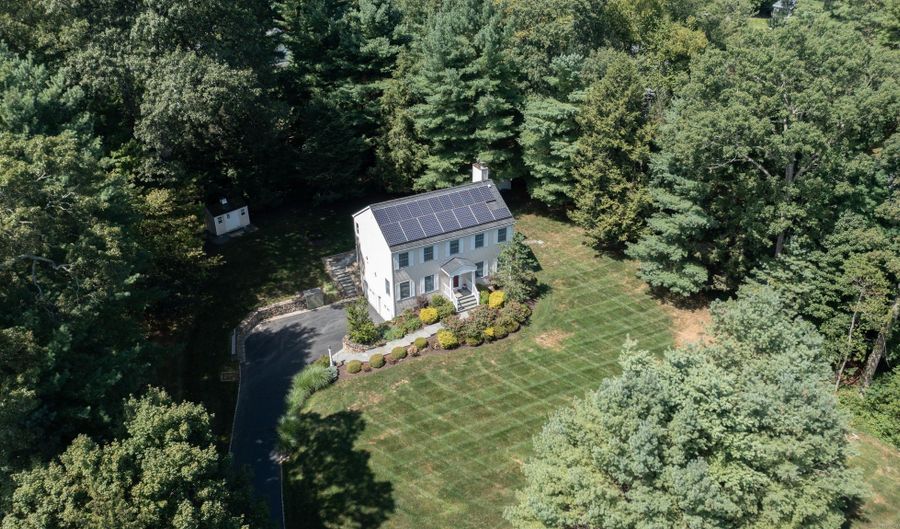 2 A Aspen Way, Danbury, CT 06811 - 4 Beds, 3 Bath