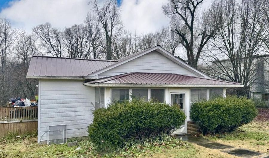 117 W Williamsburg St, Whitley City, KY 42653 - 3 Beds, 1 Bath