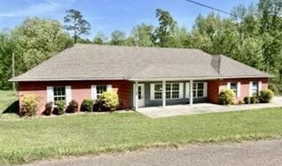 362 Co Rd 370, Greenwood, MS 38930 - 3 Beds, 2 Bath