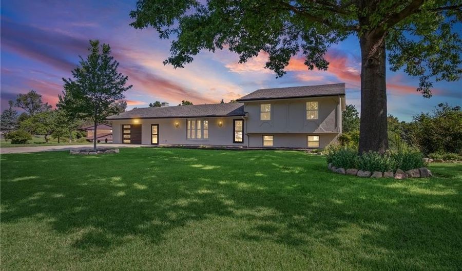 8381 Pratt Rd, Atchison, KS 66002 - 4 Beds, 2 Bath