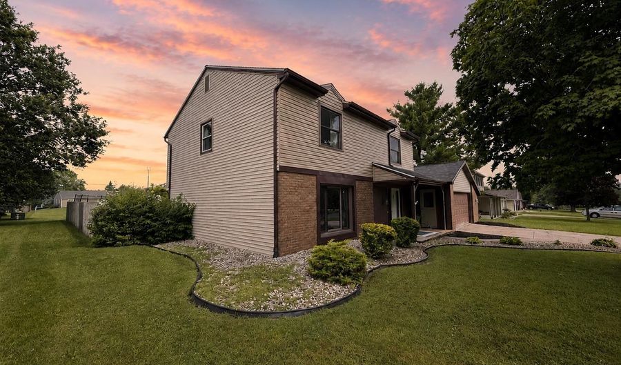 1102 Heritage Ln, Angola, IN 46703 - 4 Beds, 3 Bath