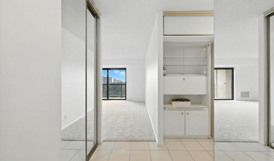 205 YOAKUM Pkwy 601, Alexandria, VA 22304 - 1 Beds, 1 Bath