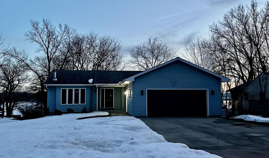2997 Smith Lake Rd, West Bend, WI 53090 - 3 Beds, 2 Bath