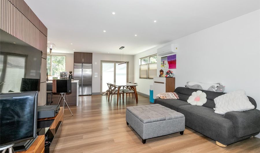 65 Oak Ridge Ln, Albertson, NY 11507 - 3 Beds, 3 Bath