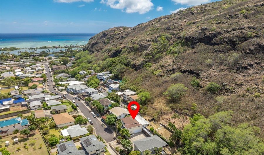 298 Moomuku Pl, Honolulu, HI 96821 - 6 Beds, 4 Bath