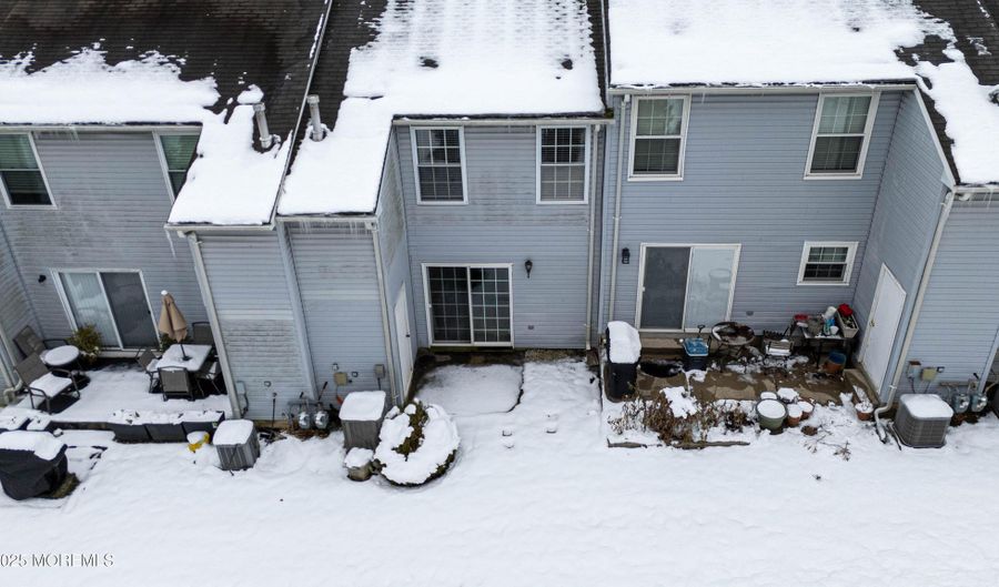 60 County Rd 21, Aberdeen, NJ 07721 - 2 Beds, 2 Bath