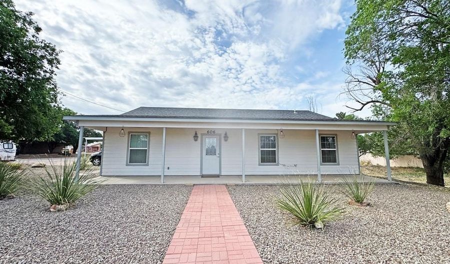 606 E Brown St, Alpine, TX 79830 - 3 Beds, 2 Bath