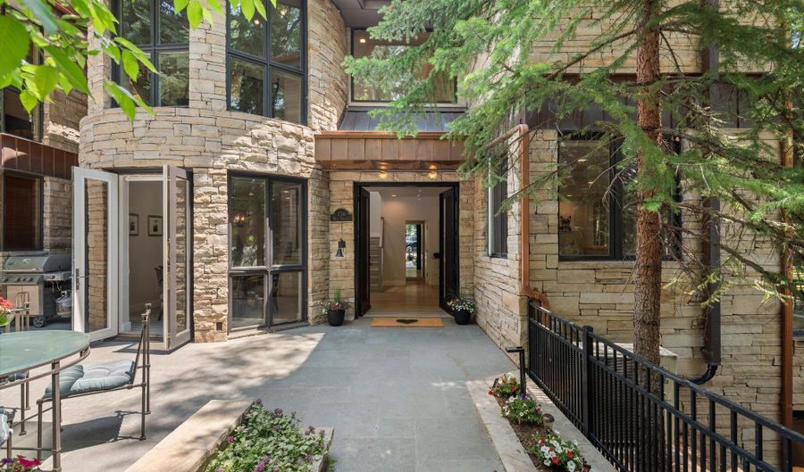736 W Smuggler St, Aspen, CO 81611 - 4 Beds, 4 Bath