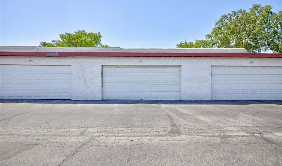 171 Greenbriar Townhouse Way, Las Vegas, NV 89121 - 2 Beds, 3 Bath