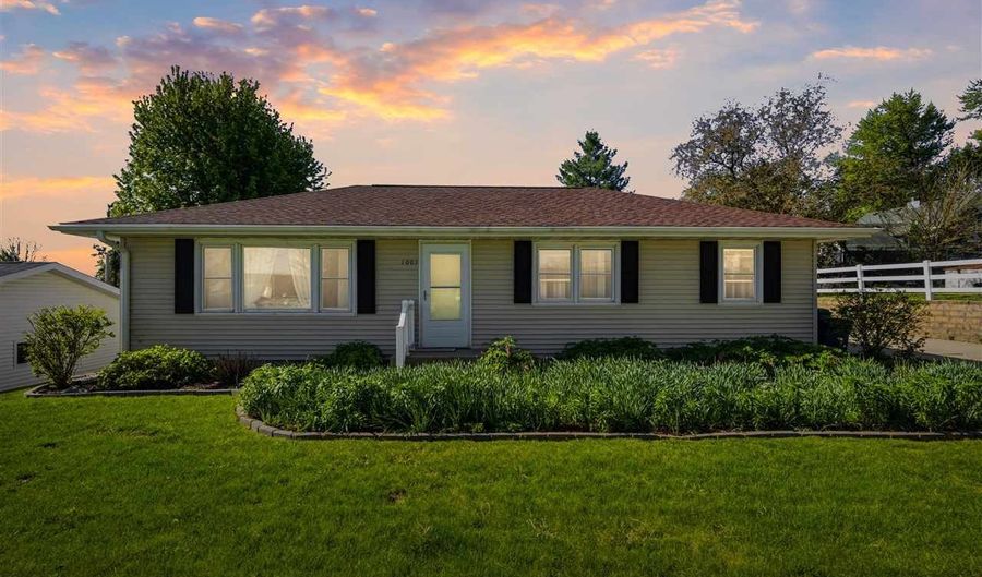 1001 Maquoketa St, Anamosa, IA 52202 - 4 Beds, 2 Bath