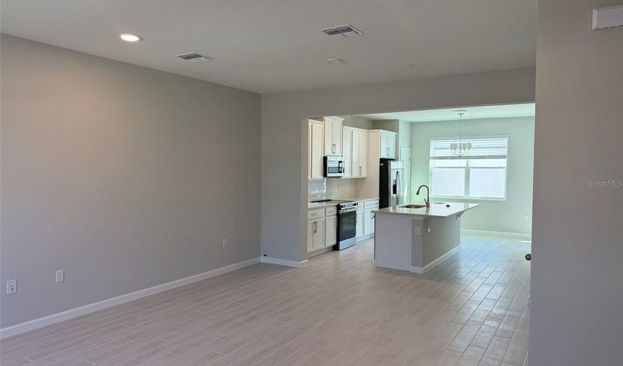 611 POTHOS St, Apopka, FL 32703 - 3 Beds, 3 Bath