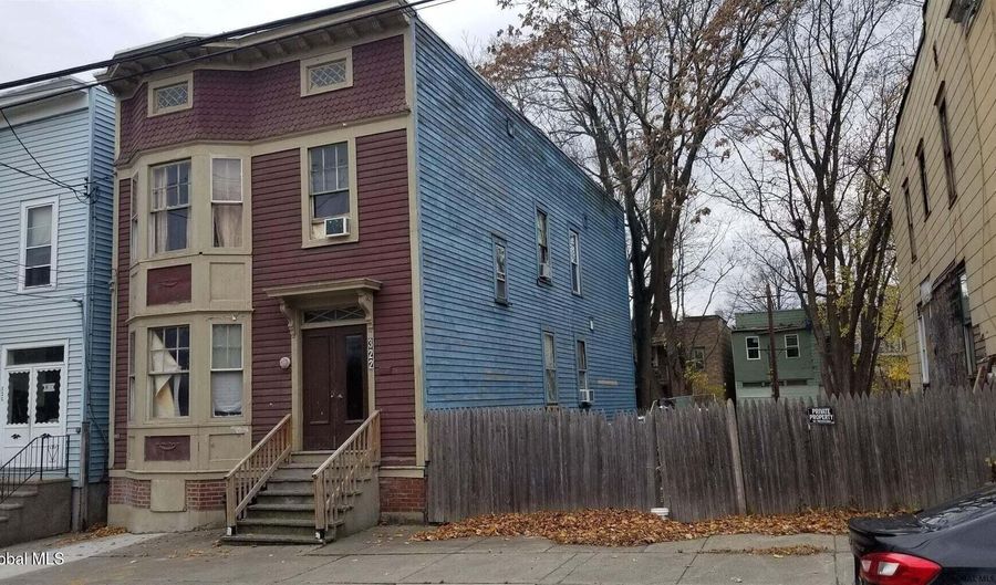 322 Orange St, Albany, NY 12201 - 6 Beds, 2 Bath