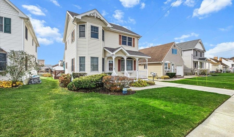 16 Gibbs Rd, Amity Harbor, NY 11701 - 3 Beds, 2 Bath