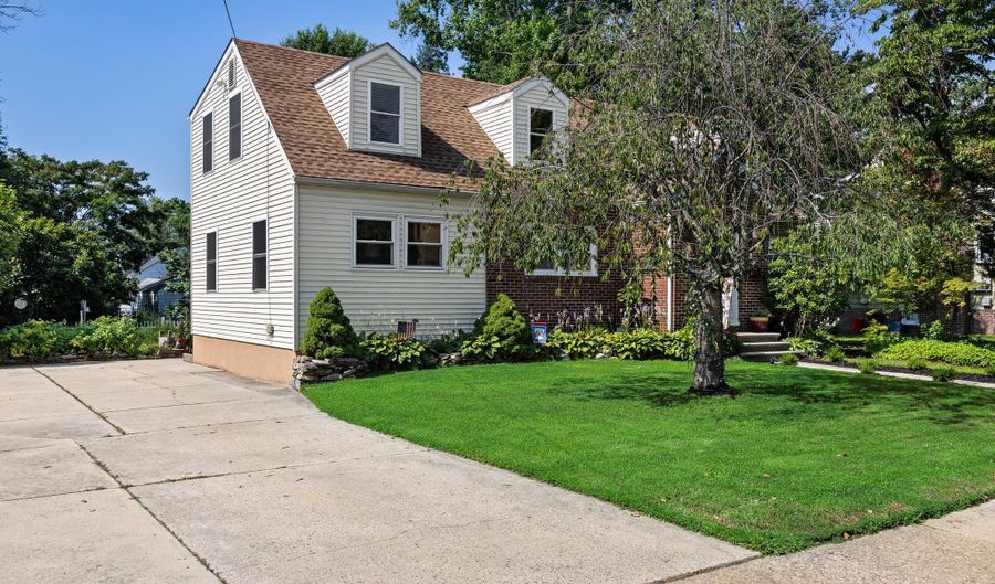 514 WALNUT St, Audubon, NJ 08106 - 4 Beds, 3 Bath