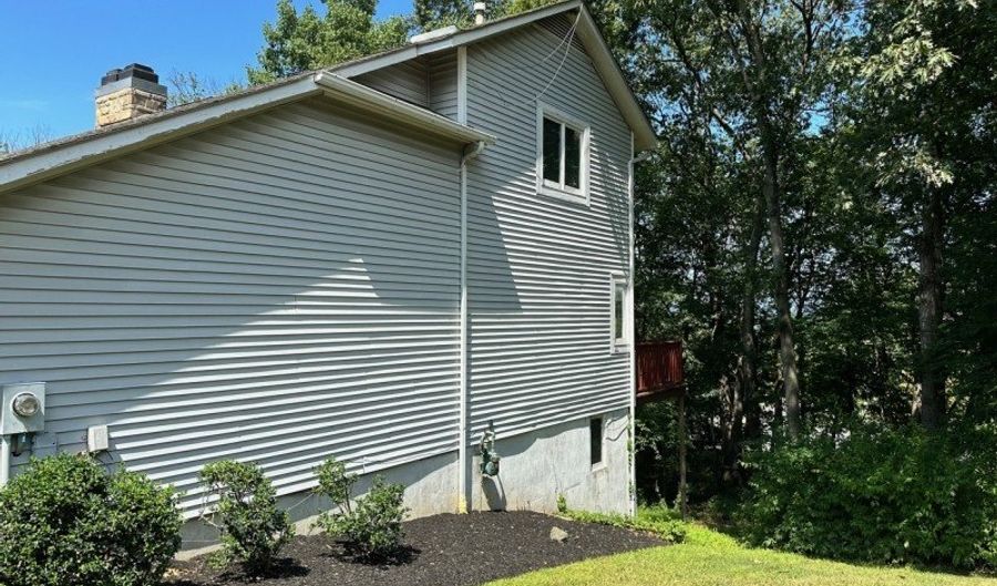 18 Canada Goose Dr, Allamuchy Twp., NJ 07840 - 4 Beds, 3 Bath