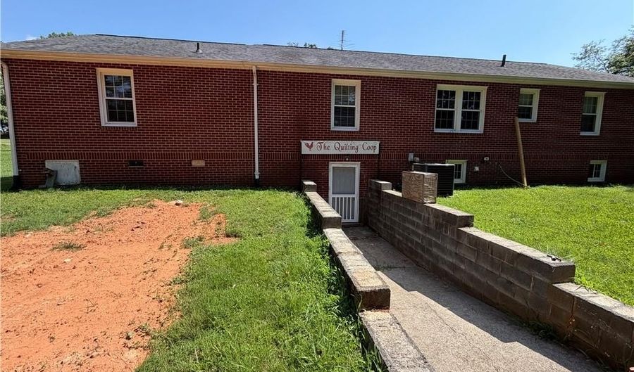 4470 Nc 268, Ararat, NC 27007 - 3 Beds, 2 Bath