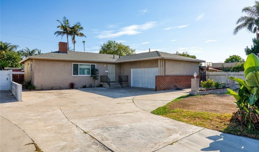 2118 W Crestwood Ln, Anaheim, CA 92804 - 3 Beds, 2 Bath