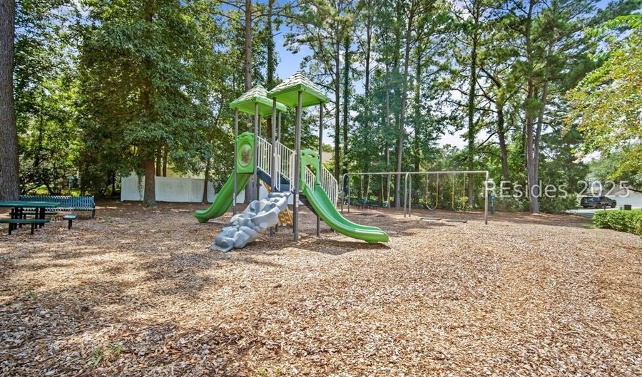 8 Waccamaw Way, Beaufort, SC 29906 - 4 Beds, 3 Bath