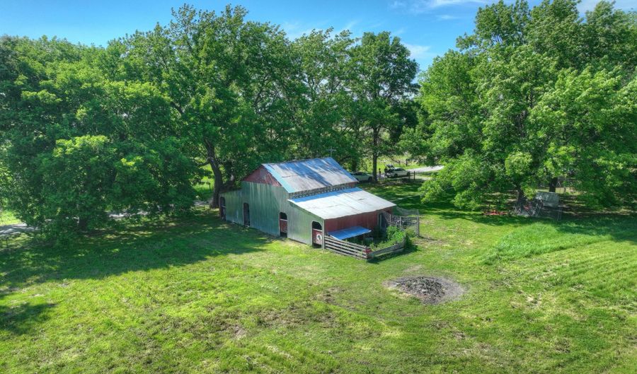 686 Weeks Ave, Asbury, MO 64832 - 5 Beds, 2 Bath