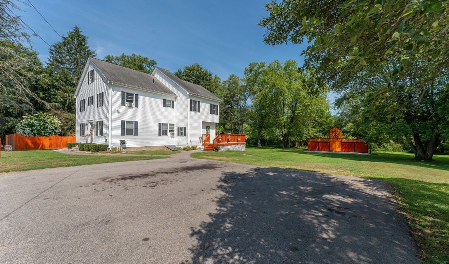 26 Anderson Rd, Brooklyn, CT 06234 - 4 Beds, 3 Bath