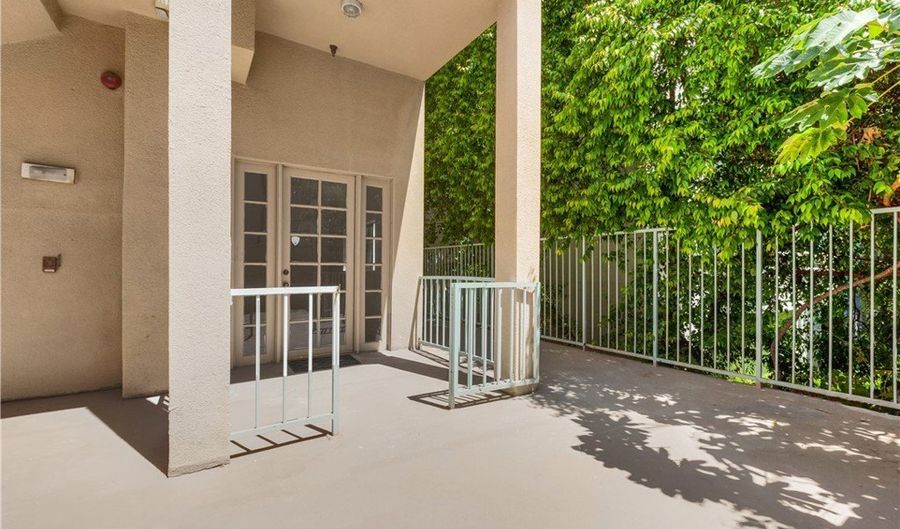 1871 Greenfield Ave 102, Los Angeles, CA 90025 - 2 Beds, 2 Bath