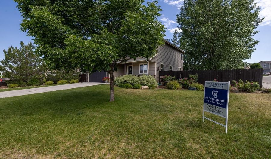 6521 Blue Springs Rd, Casper, WY 82604 - 3 Beds, 3 Bath