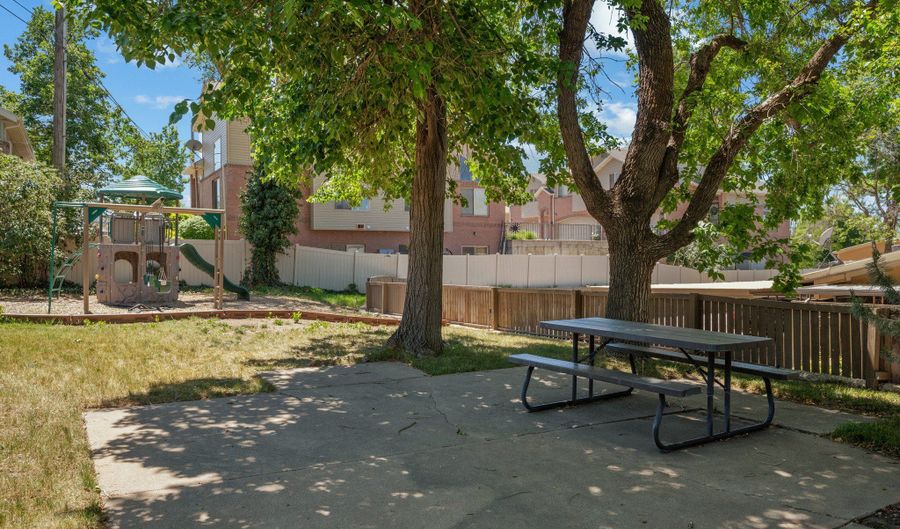 337 E PEACH Ln S, Bountiful, UT 84010 - 2 Beds, 2 Bath