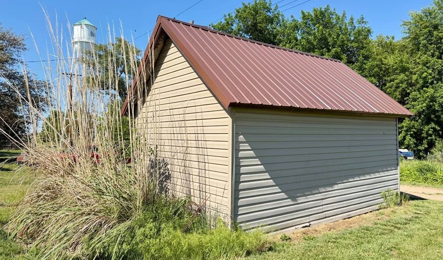 112 N Main St, Barnes, KS 66933 - 3 Beds, 2 Bath