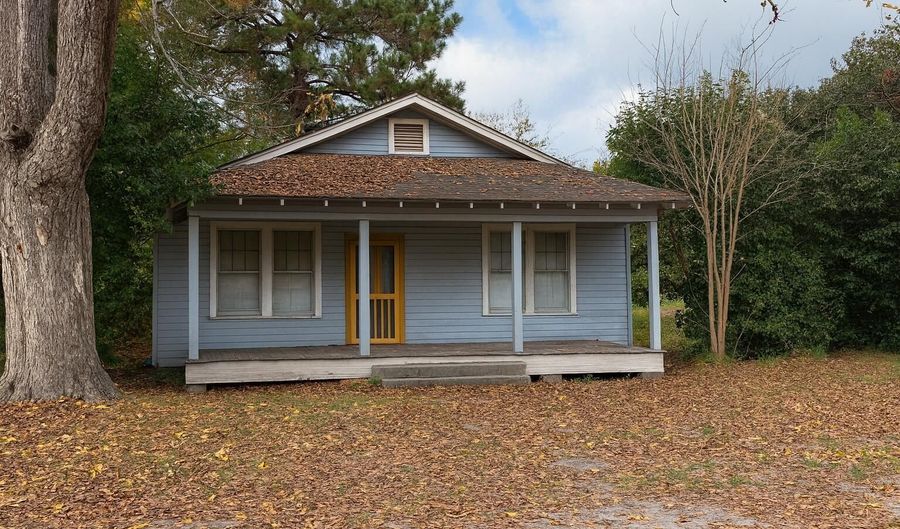 W Monticello Street, Brookhaven, MS 39601 - 4 Beds, 2 Bath