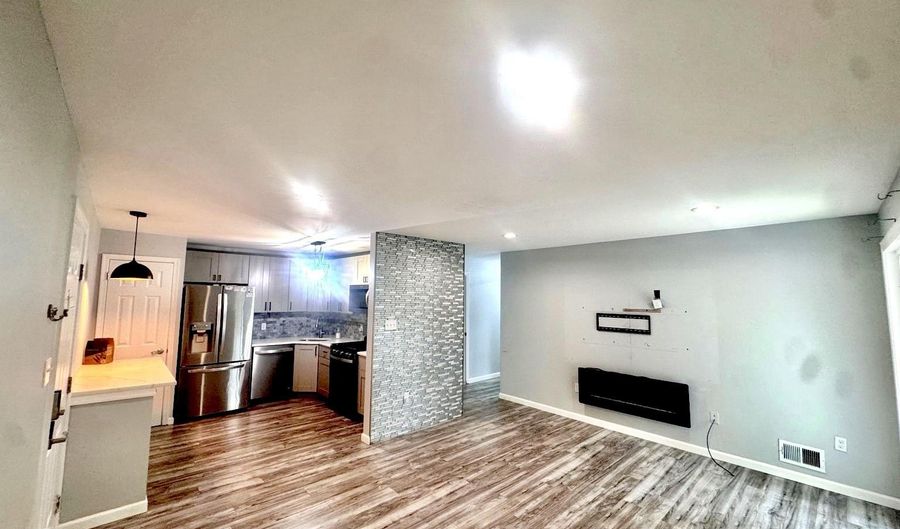 24 NAVAJO Ct, Absecon, NJ 08205 - 2 Beds, 1 Bath